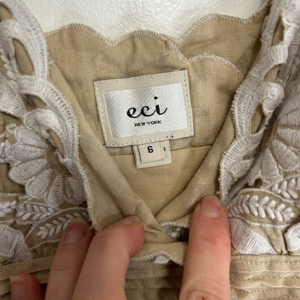 Tan and white linen dress - Picture 2 of 6